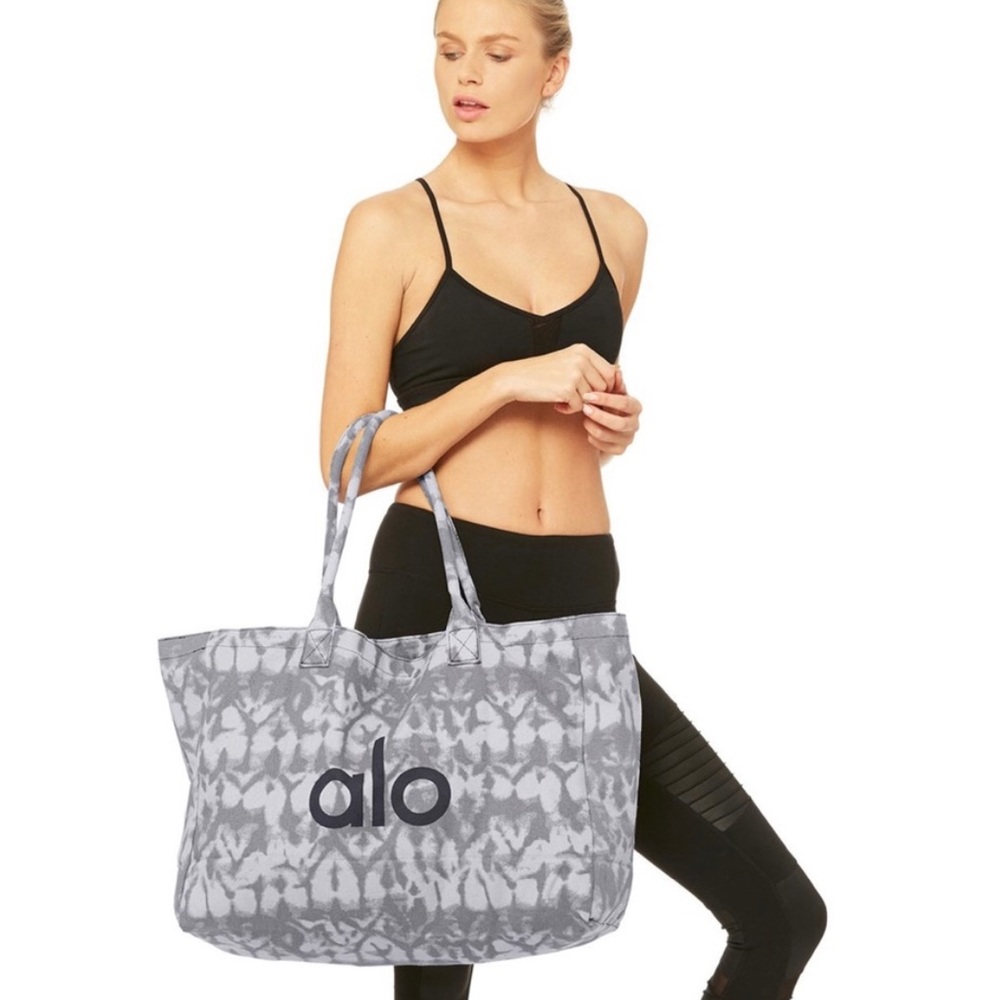 Alo bag new camouflage gray print yoga gym duffel luggage travel shopper tote - Picture 1 of 4